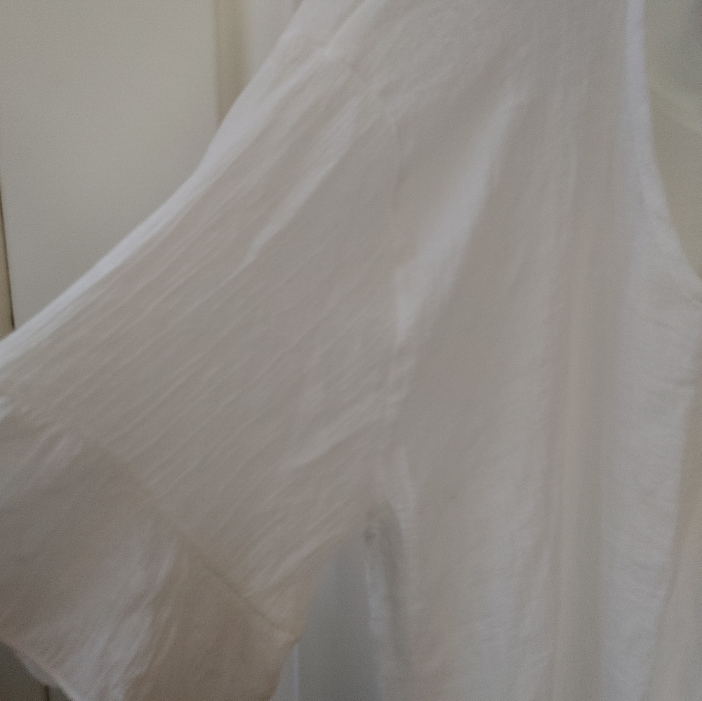 Relaxed V-Neck White Ruffle Tunic - Picture 7 of 9